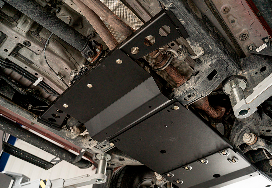 Cali Raised Transfer Case Skid Plate  | Toyota Tacoma (2005-2015)