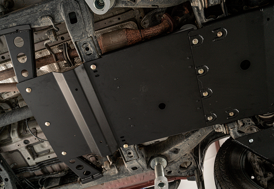 Cali Raised Transfer Case Skid Plate  | Toyota Tacoma (2005-2015)