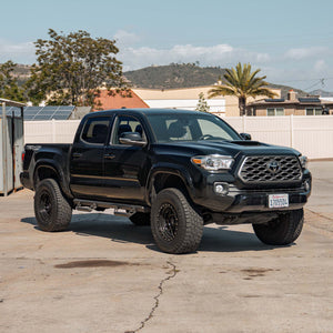 Dirt King 2.5 Smooth Body Shocks DCA Remote Reservoir | Toyota Tacoma (2005-2023)
