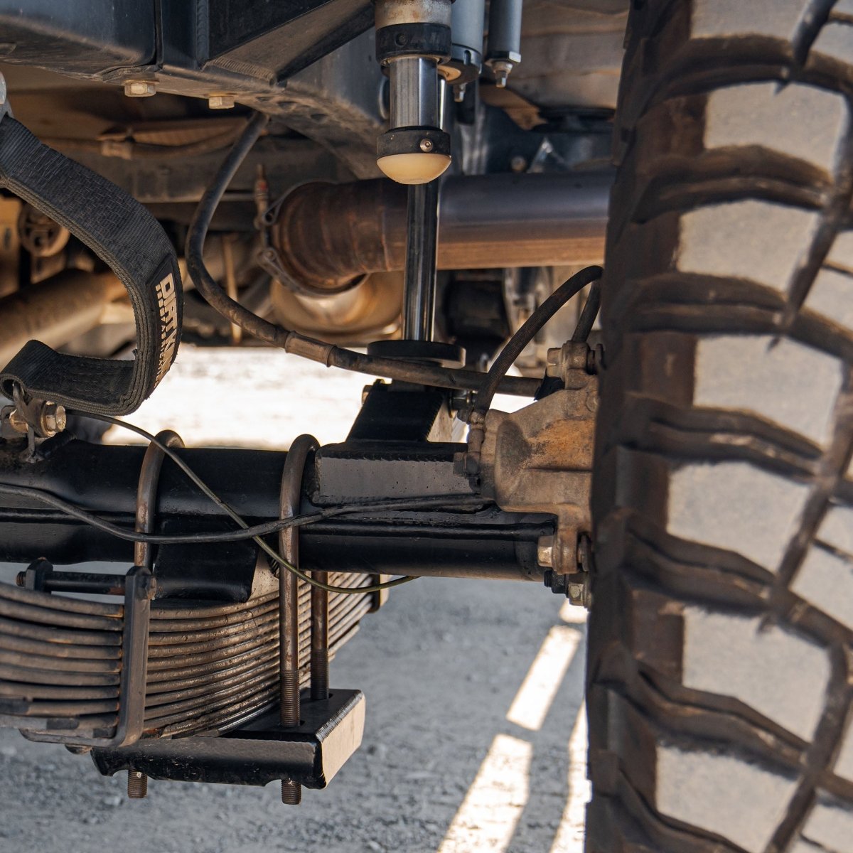 Dirt King Rear Shock Mounts with Bump Pads | Toyota Tundra (2007 - 2021) | Truck Brigade