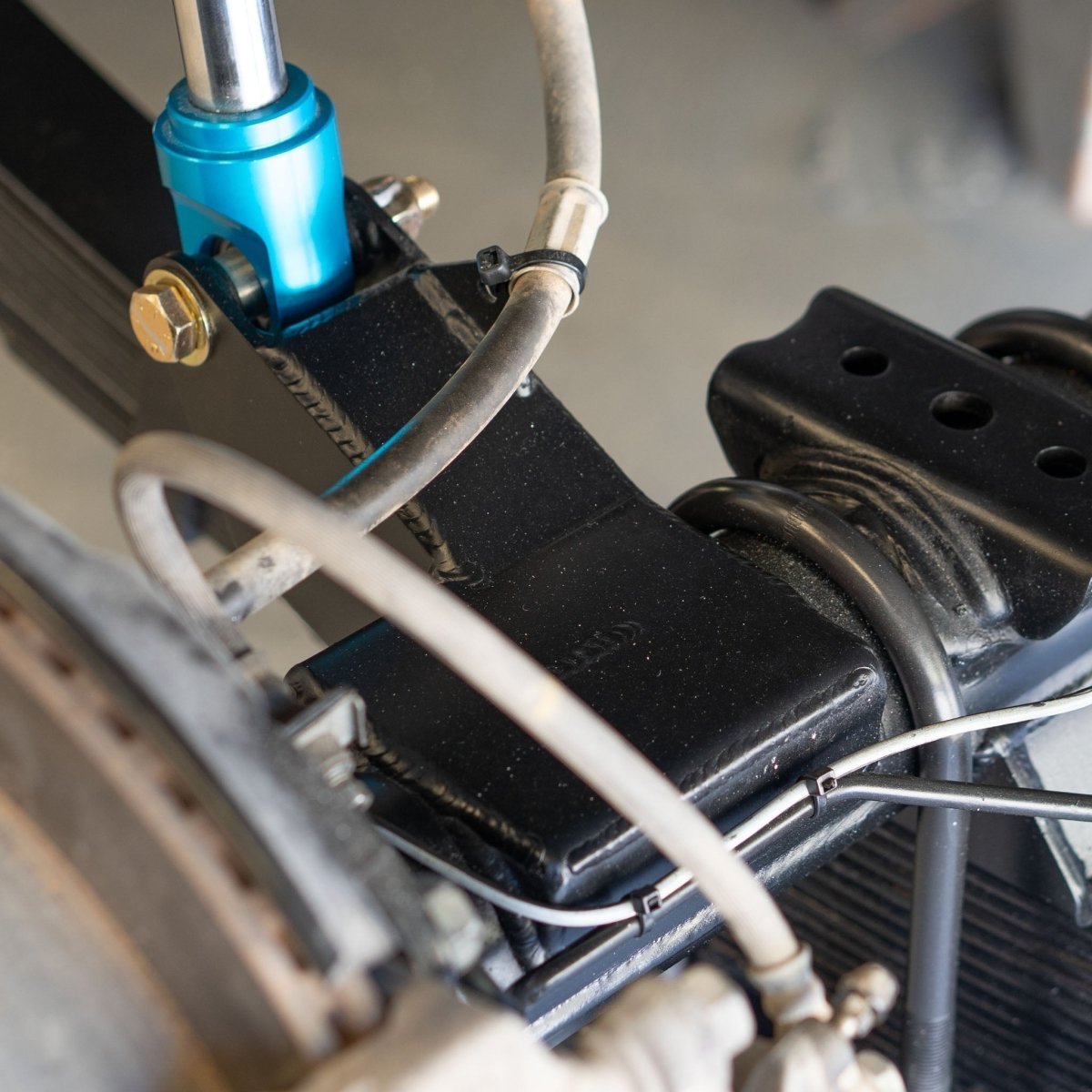 Dirt King Rear Shock Mounts with Bump Pads | Toyota Tundra (2007 - 2021) | Truck Brigade