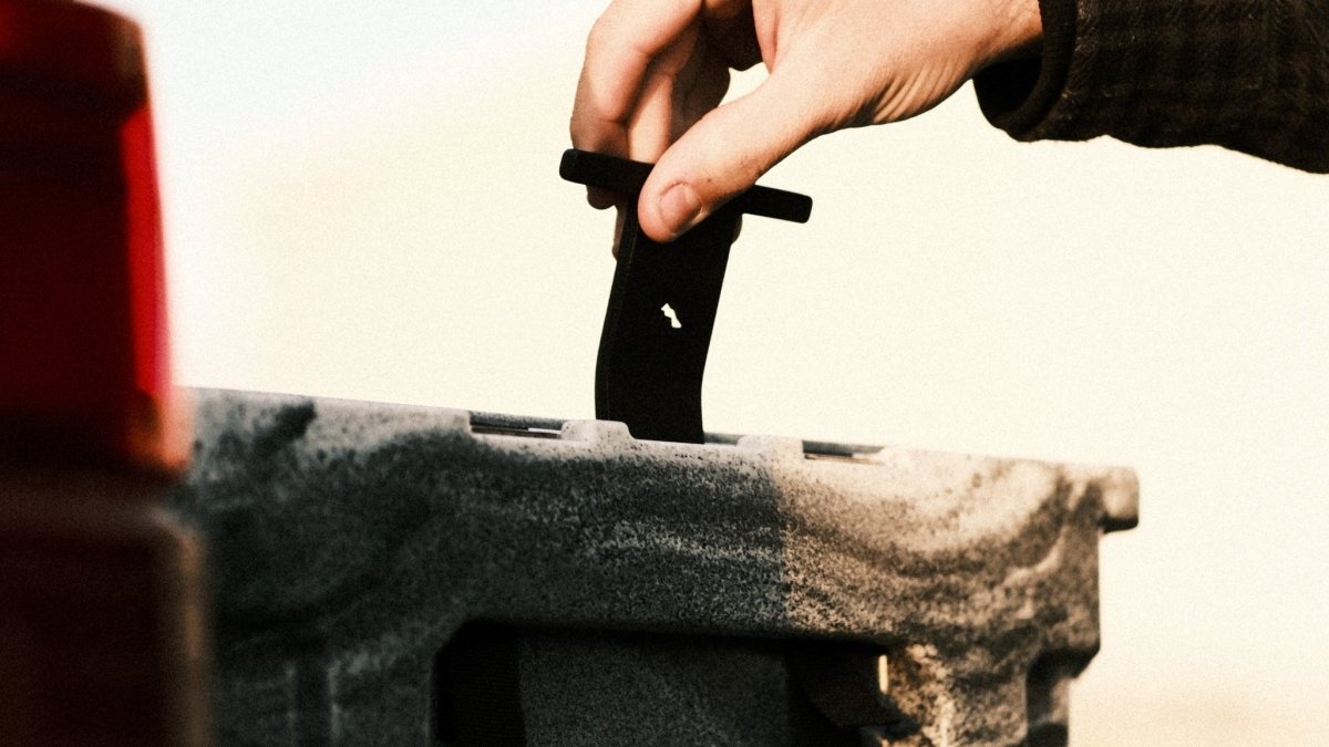 Sherpa ROAM Case Cooler and Tie Downs | Truck Brigade